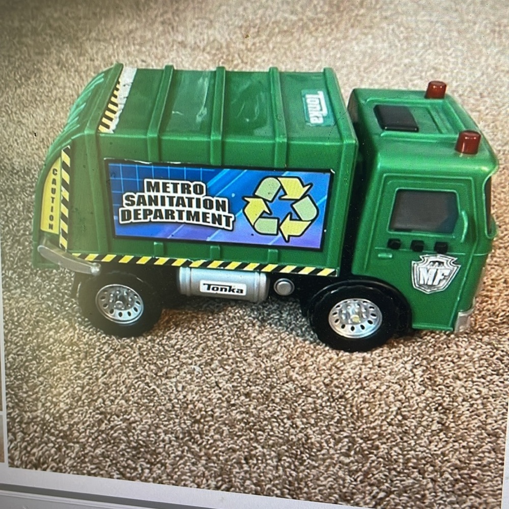Tonka metro sanitation department green trash truck